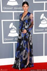 高清图：格莱美红毯超模莉莉-奥尔德里奇挺大肚