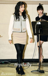 组图：韩星IU与金妍儿为花样滑冰队捐赠歌曲收入