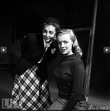 组图：梦露罕见训练照曝光 认真排练重现魅力