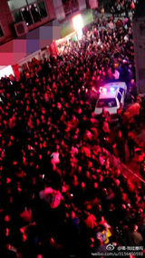 组图：刘德华连江拍戏 粉丝为追星挤爆整条街