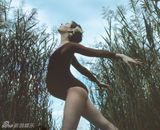 组图：芭蕾舞者怀孕9月仍起舞 曾训练维密模特