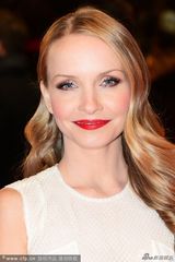 组图：《克鲁德一家》首映 凯奇携妻恩爱亮相