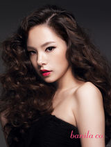 组图：韩星闵孝琳拍大片透视装低胸魅惑