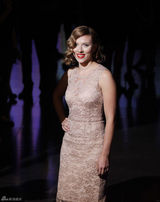 组图：斯嘉丽-约翰逊亮相秀场 熊黛林同场斗艳