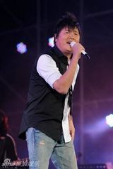 幻灯：中歌榜音乐节第四天 孙楠莫文蔚领万人合唱