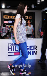 组图：Wonder Girls成员安昭熙出席粉丝签名会