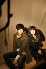 组图：韩国型男元斌拍秋冬服饰广告 搭档文根英