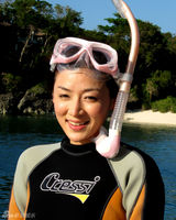 幻灯图：何彦霓学习潜水照曝光 提倡健康生活