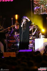 组图：张惠妹开唱力挺同志吸万人入场