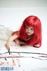 组图：钟丽缇小女美貌动人 带火红假发变美人鱼