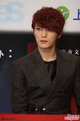 组图：韩国人气偶像金在中亮相上海魅惑帅气