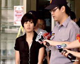 幻灯图集：贾静雯孙志浩正式被判离婚 法庭外遭堵