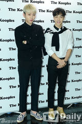 组图：BEAST李起光龙俊亨潮装出席时尚活动