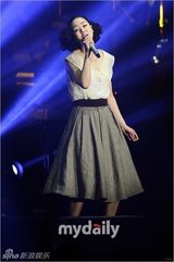 组图：韩国老牌歌手赵容弼发新辑 朴正炫等捧场