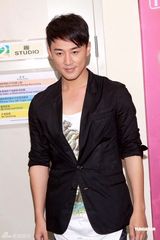 幻灯图：林峰唱歌演戏两不误 官恩娜推新歌人气增