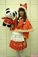 组图：天籁美少女许雅涵卖萌拜年