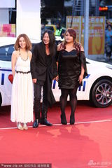 组图：白安家家乱弹阿翔黑白配亮相红毯