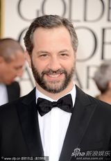 组图：《四十而惑》导演贾德-阿帕图亮相红毯