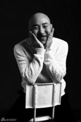 组图：李大强签约百盟影视全新写真温暖笑容