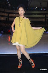 组图：杰西卡-帕克台北时尚代言 范晓萱等助阵