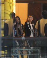 组图：那英张惠妹苦等庾澄庆热聊不停