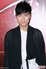 组图：杨采妮处女作首映 冯德伦莫文蔚旧爱同场