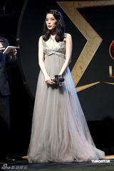 幻灯图集：舒淇低胸晚装亮相 美妙酥胸呼之欲出