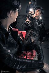 组图：林申李少红封面大片 亦敌亦友默契非凡