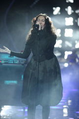 组图：《歌手2》韩磊玩饶舌韦唯嗲嗲音