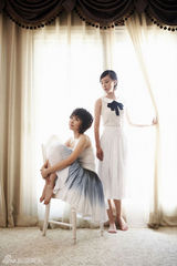 组图：清纯气质女星刘园园演绎双生花写真