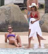 组图：阿尔芭两点激凸 妮可里奇红比基尼惹眼