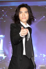 高清：萧敬腾推出“洛克先生”演唱会DVD