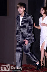 组图：《火热的告别》试映 洪基斑马装镇定出席