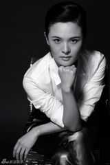 组图：陈思斯曝光率性写真干练洒脱