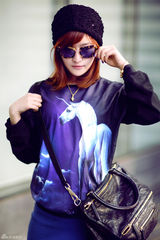 组图：徐子淳雪天好心情 休闲装可爱卖萌