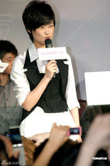 幻灯：“青春万岁”潮爆夜 李宇春曾轶可郭敬明助阵