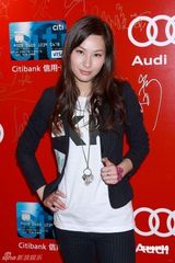 幻灯图：《人间喜剧》首映 杜汶泽王祖蓝造型搞怪