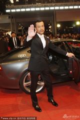 组图：《白日焰火》廖凡西装革履显帅气