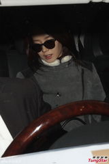 组图：韩星宋智孝三度访港 架黑超维持酷模样