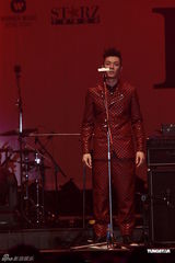 组图：方大同音乐会开幕 周柏豪连诗雅献唱