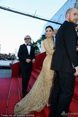 组图：《绝望主妇》伊娃鱼尾裙现身华贵性感