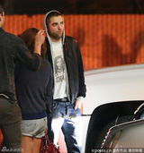 组图：暮光女与男友庆23岁生日 帕丁森潮范抢镜