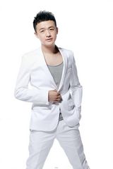 组图：包贝尔雅痞装写真  跳离《宫2》玩转时尚