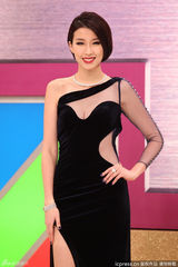 组图：姚子羚高叉露腿性感透视 黄浩然皮衣精神