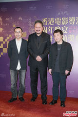 组图：章子怡火红包身裙挽手梁朝伟 宗师夺4奖