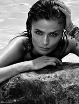 组图：45岁超模海莲娜越老越辣 比基尼咸湿诱人