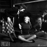 组图：梦露罕见训练照曝光 认真排练重现魅力