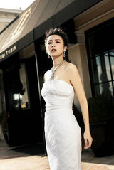 组图：张静初受国际品牌珠宝青睐 高雅气息璀璨绽放