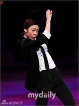 组图：韩花样滑冰运动员金妍儿变身冰上杰克逊