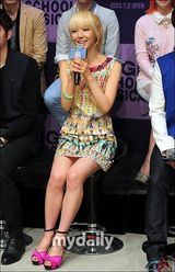 组图：f(x)Luna与SJ厉旭FT在真等宣传音乐剧